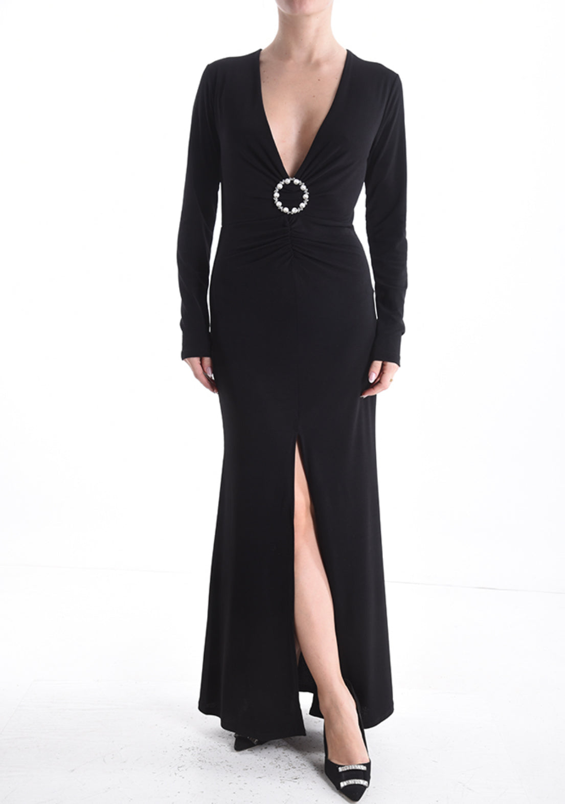 Abito maniche lunghe con spacco e applicazione scollo profondo